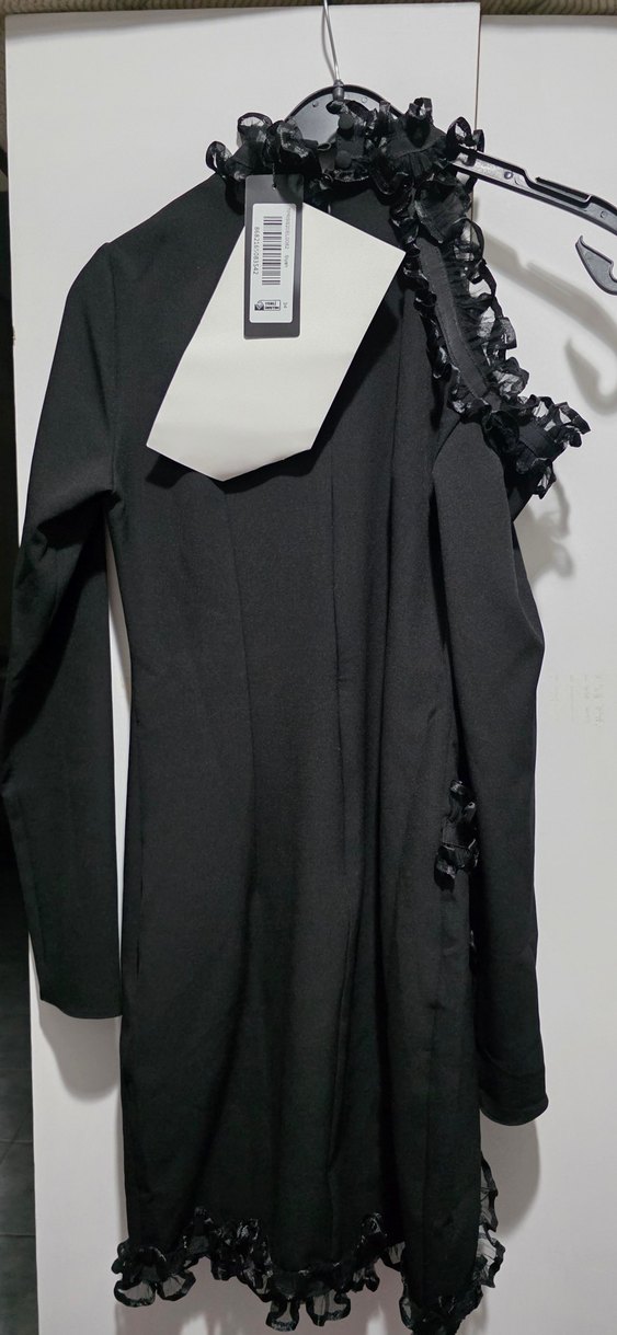 Uzun Kollu Siyah Fırfırlı Kadın Elbise - Görsel 4