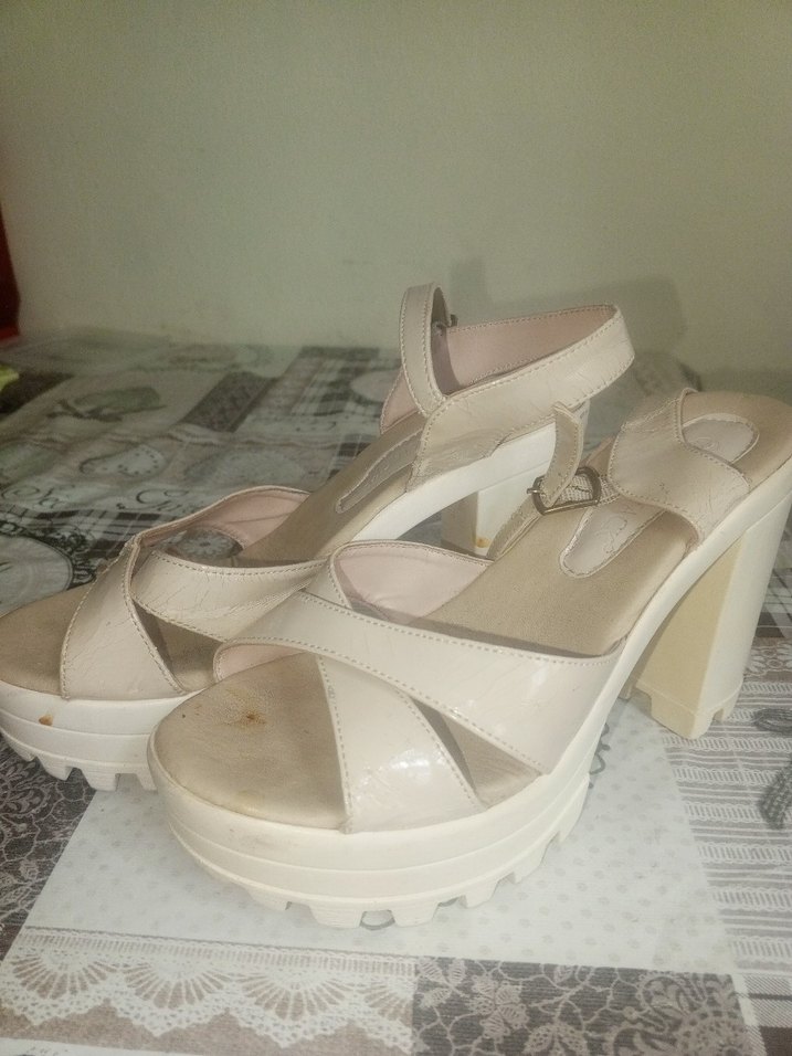 Bej Dolgu Topuklu Kadın Sandalet - Görsel 2