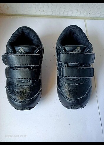 22 Beden siyah Renk Adidas Orjinal 22 numara çocuk ayakkabı