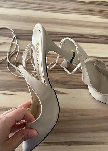 Diğer Nude İpek Görünümlü Bağcıklı Stiletto