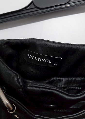 Siyah Deri Kemerli Mini Şort - Görsel 5