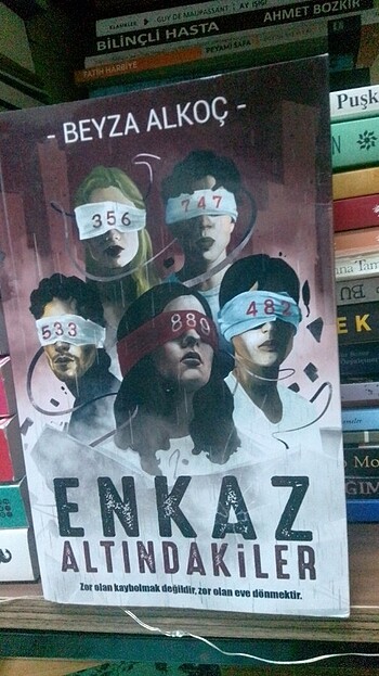 Enkaz altındakiler 