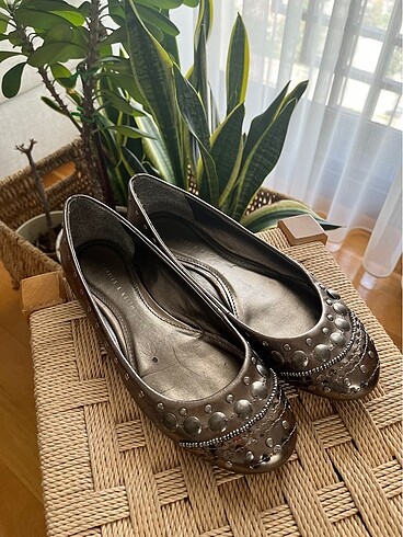 Charles & Keith Babet 37