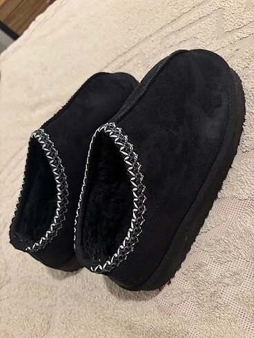 siyah ugg tasman