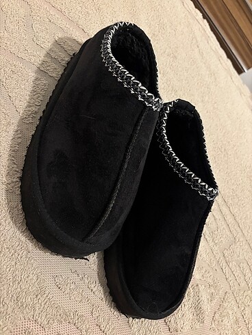 39 Beden siyah ugg tasman