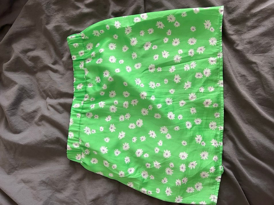 Yeşil Mini Etek, Dantel Detaylı, Çiçek Desenli - Görsel 2