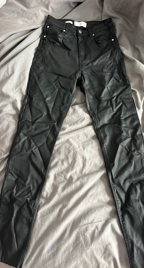 Kadın Siyah Deri Midi Şort - Görsel 3