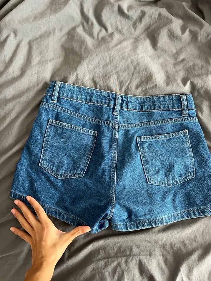 Kadın Mavi Kemerli Kısa Denim Şort - Görsel 4