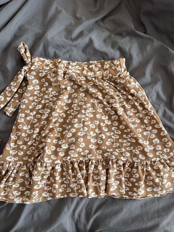 Bej Volanlı Kadın Etek - Görsel 4