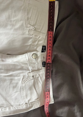 Beyaz Kadın Bermuda Şort - Görsel 4