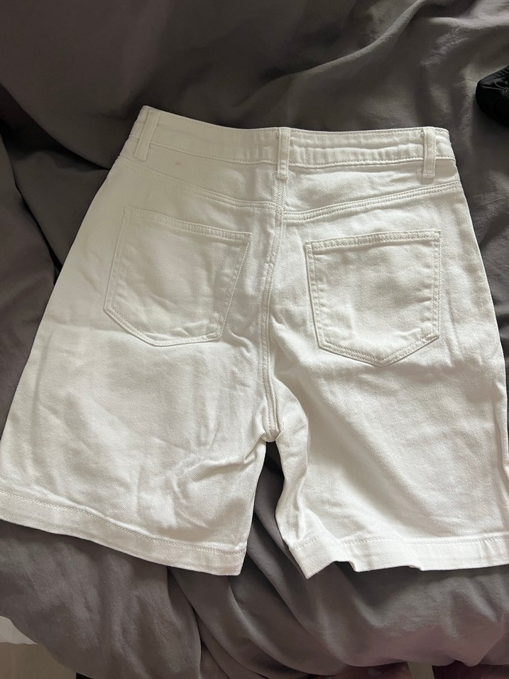 Beyaz Kadın Bermuda Şort - Görsel 3