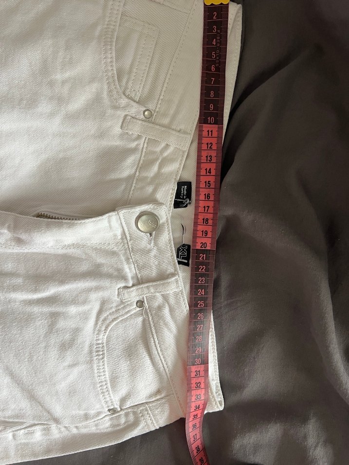 Beyaz Kadın Bermuda Şort - Görsel 4