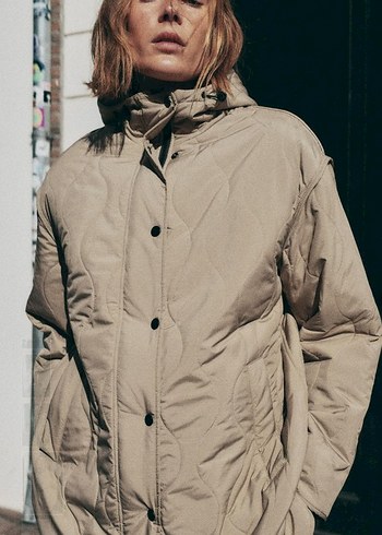 Su geçirmez kapitone kapüşonlu mont - Görsel 6