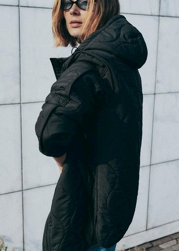 Zara Su Geçirmez Kapüşonlu Kapitone Mont - Görsel 4