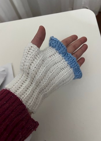 Mavi Kenarlı Beyaz Örgü Eldiven - Görsel 4
