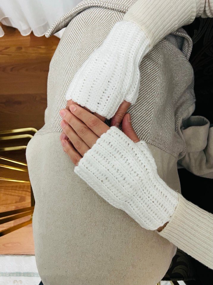 Beyaz Örgü Parmaksız Kadın Eldiveni - Görsel 3