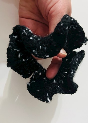 Siyah Yün Fırfırlı Kadın Saç Tokası - Görsel 2