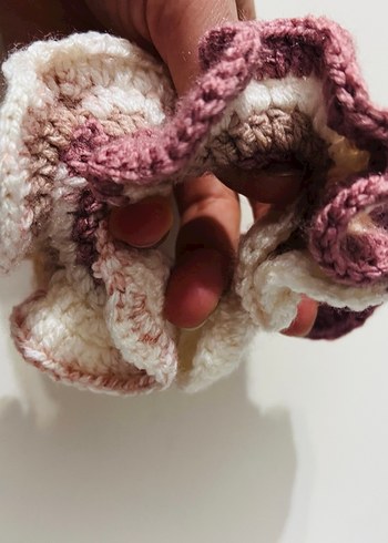 Bordo Renkli Örgü Fırfırlı Saç Tokası - Görsel 2