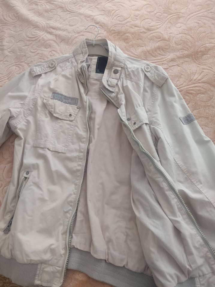 Gri Düğmeli Erkek Sokak Stili Mont - Görsel 2