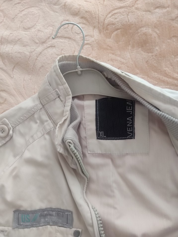 Gri Düğmeli Erkek Sokak Stili Mont - Görsel 3