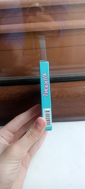Diğer Sanriolu kart paketi içinde 4tane sanrio karti 1 tane de sticker