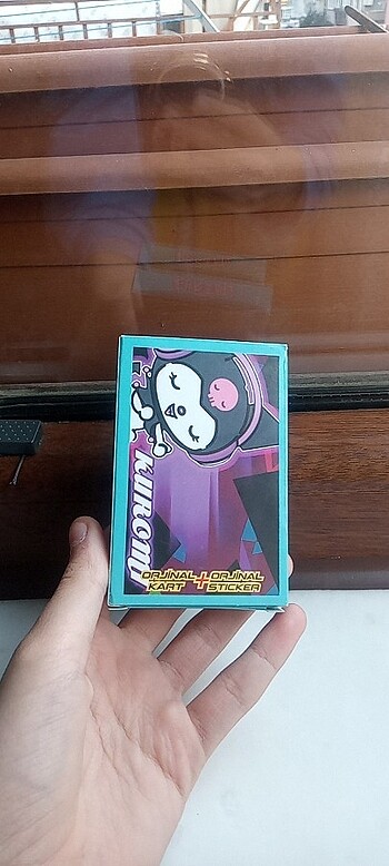 diğer Beden Sanriolu kart paketi içinde 4tane sanrio karti 1 tane de sticker