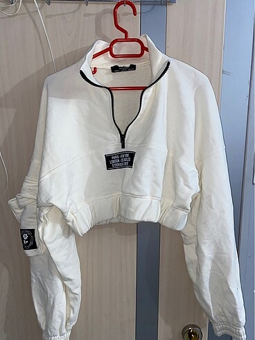 BERSHKA crop sweat