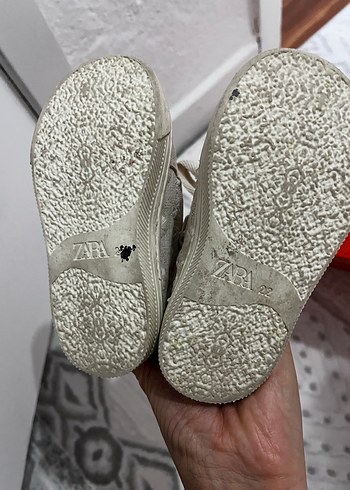 Zara Nakışlı Gri Beyaz Kız Çocuk Spor Ayakkabı