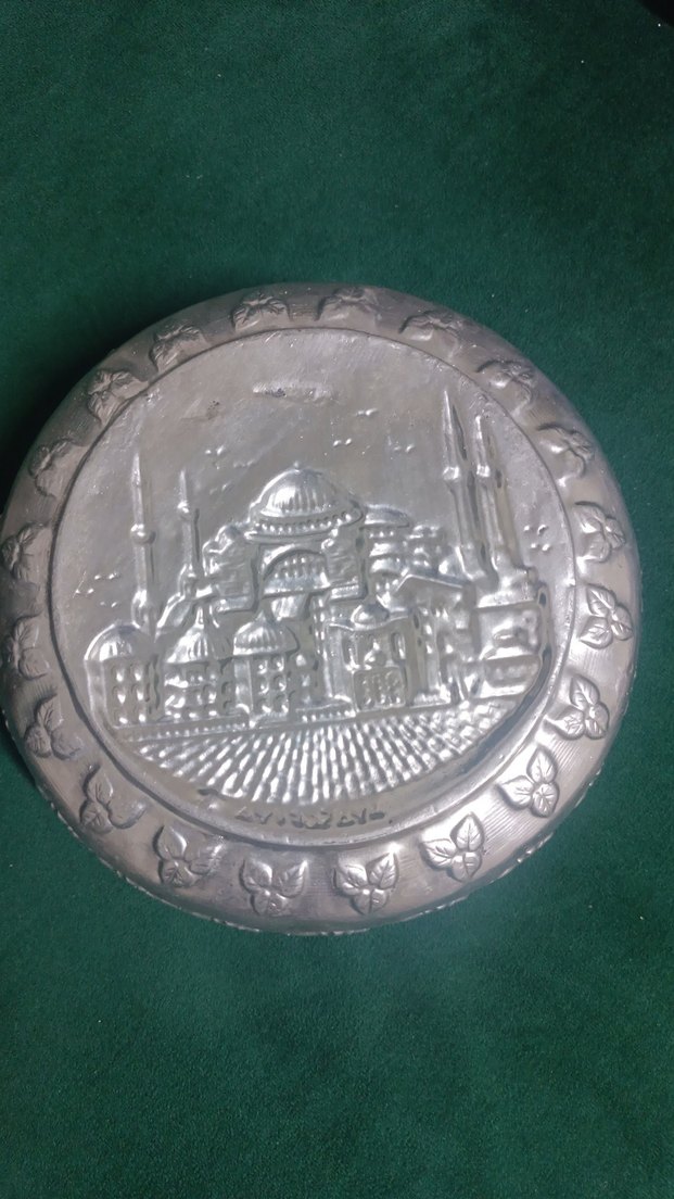 İşlemeli Parlak Yeşil Tabak - Görsel 2