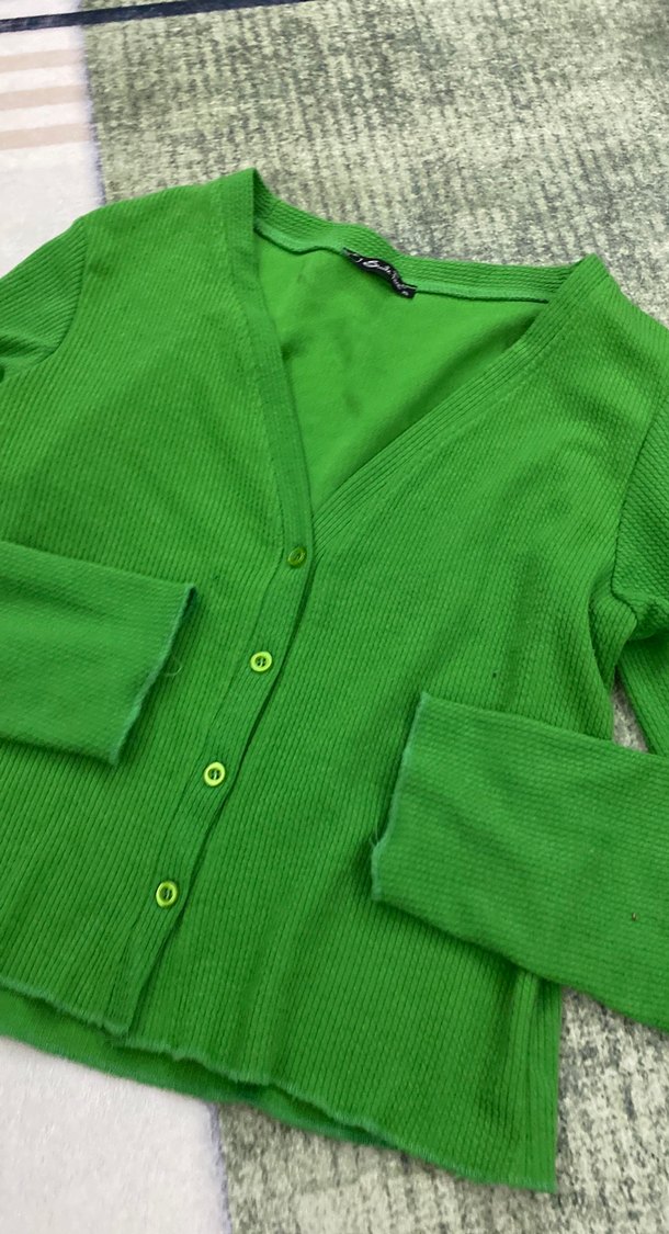 Yeşil Düğmeli Kadın Hırka - Görsel 2