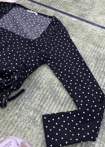 Kadın Siyah Puantiyeli Kısa Triko Bluz - Görsel 2
