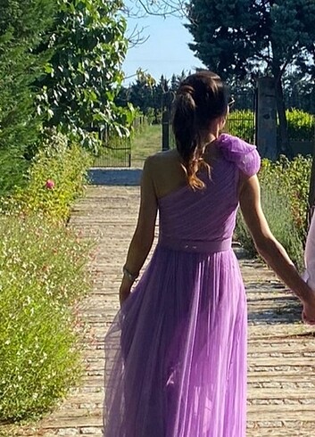 TRENDYOLMİLLA X Dilek Hanif Lila Kemerli Piliseli Abiye Elbise 