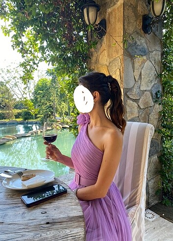 s Beden TRENDYOLMİLLA X Dilek Hanif Lila Kemerli Piliseli Abiye Elbise 