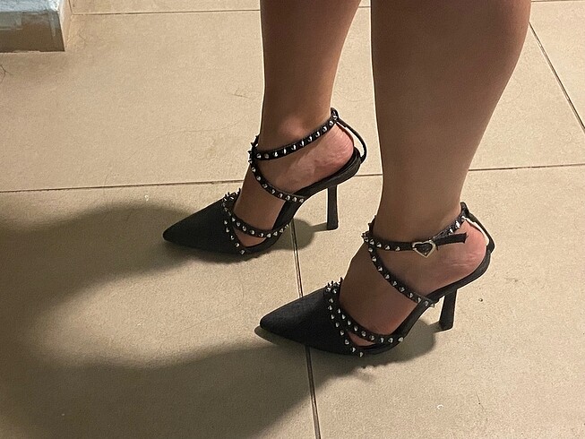 Bershka Bershka Zımba Detaylı Topuklu Sandalet