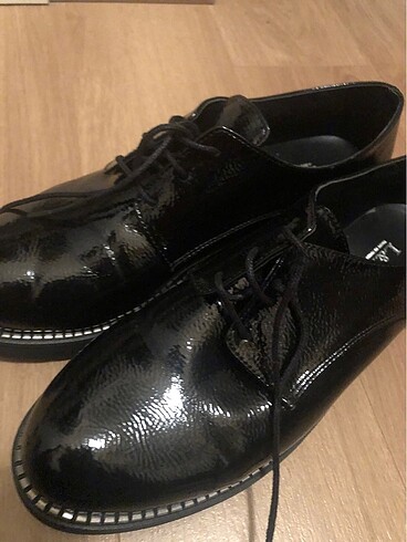 Klasik siyah ayakkabı