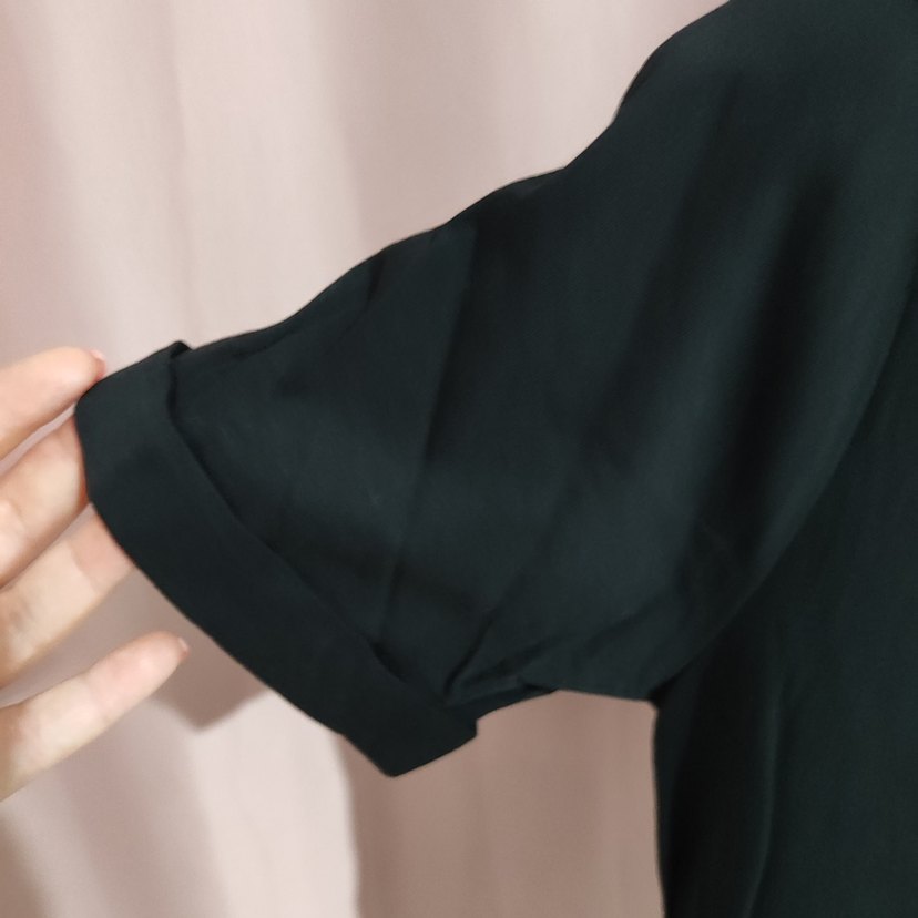 Siyah Baskılı Kadın Tişört - Görsel 3