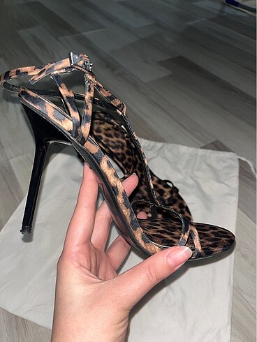 38 Beden Zara leopar desenli topuklu ayakkabı