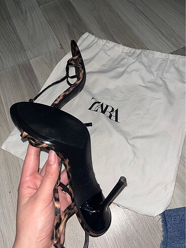 Zara Zara leopar desenli topuklu ayakkabı