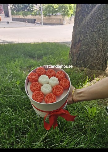 Kutuda kırmızı ve Beyaz Gül Mumlar