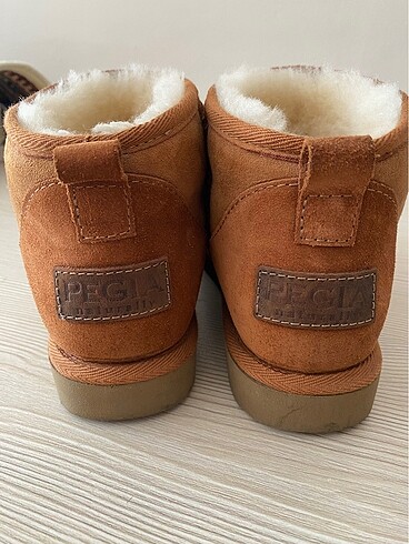 Pegia Ugg Bot