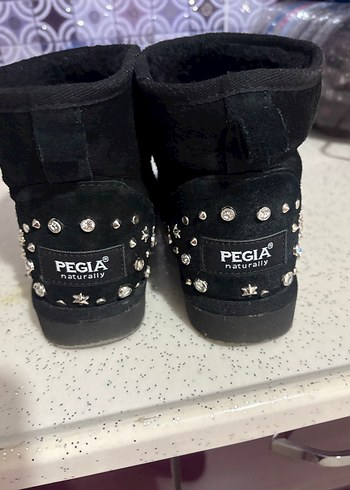 Pegia UGG Bot - Görsel 2