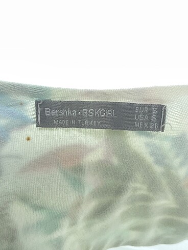 s Beden beyaz Renk Bershka Mini Üst %70 İndirimli.