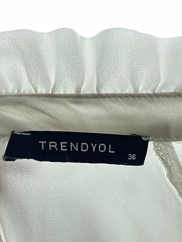 36 Beden beyaz Renk Trendyol & Milla Bluz %70 İndirimli.
