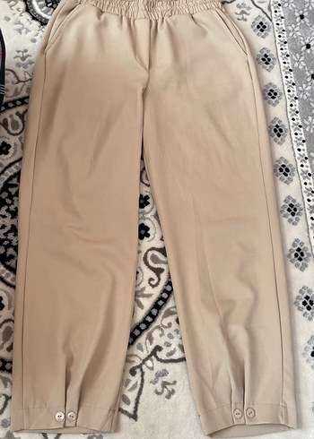 Bej Düğmeli Rahat Kesim Kadın Pantolon