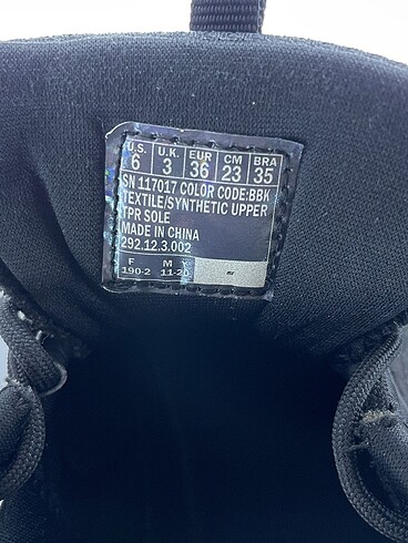 36 Beden siyah Renk Skechers Spor Ayakkabı %70 İndirimli.