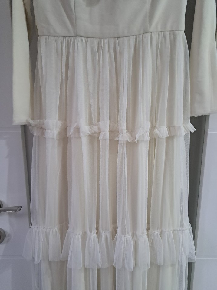 Uzun Beyaz Fırfırlı Bohem Elbise
nikahımda 1 saat giydim - Görsel 4