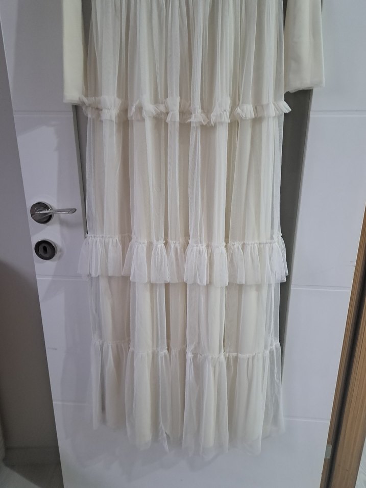 Uzun Beyaz Fırfırlı Bohem Elbise
nikahımda 1 saat giydim - Görsel 3