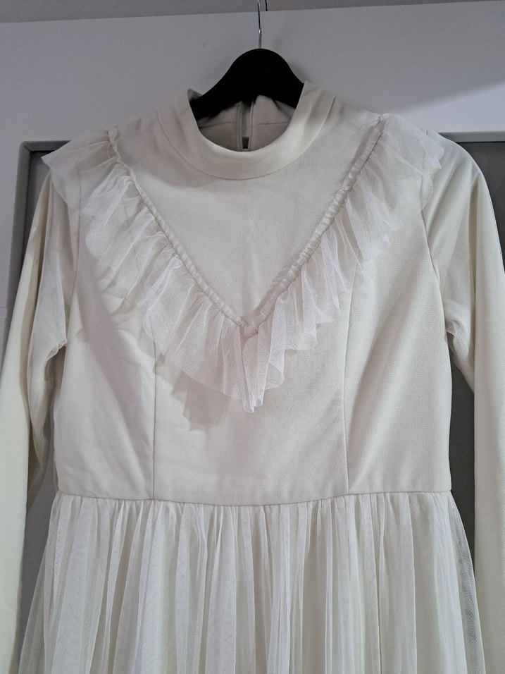 Uzun Beyaz Fırfırlı Bohem Elbise
nikahımda 1 saat giydim - Görsel 5