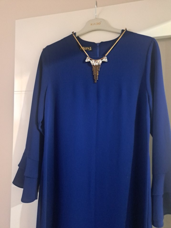 kolye Detaylı Mavi Uzun Kadın Elbise - Görsel 2