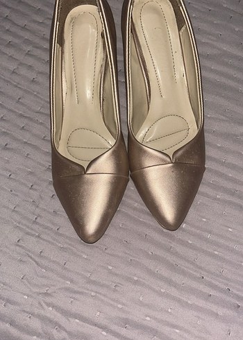 Bej Parlak Topuklu Kadın Ayakkabı - Görsel 3